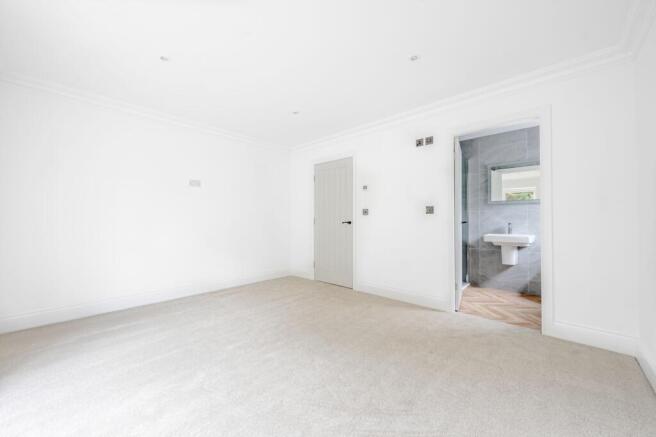 2 bed Flat to rent Image 11