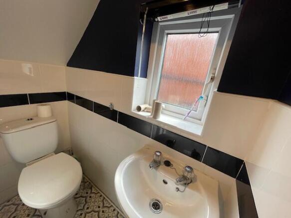 6 bed Semi-Detached to rent Image 4