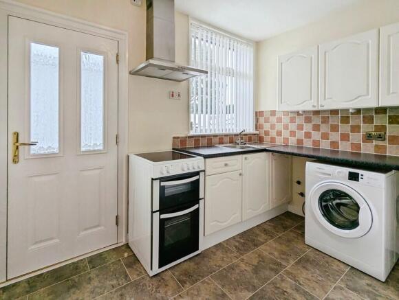 2 bed Semi-Detached Bungalow to rent Image 4