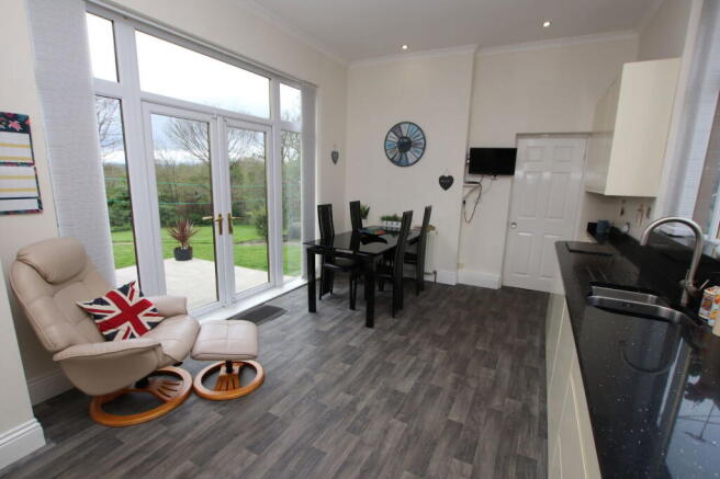 4 bed Detached Bungalow for sale Image 10