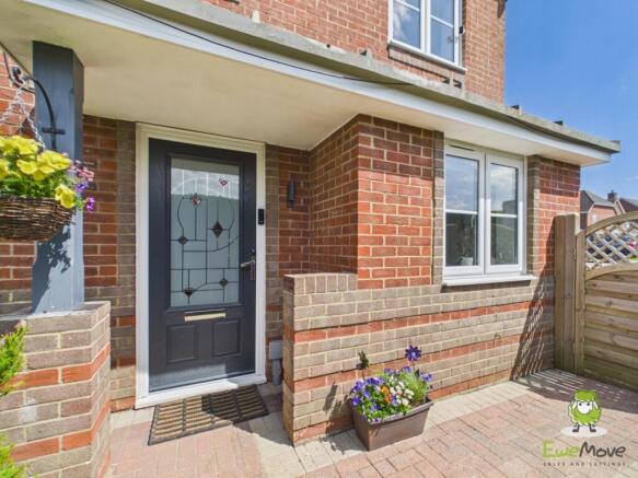 EweMove Estate Agents Basingstoke - 58 Dorset Cres
