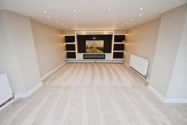 4 bed Detached to rent Image 6