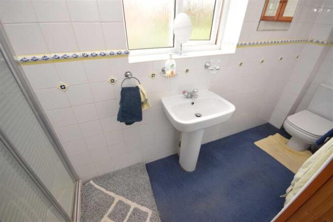EN SUITE SHOWER ROOM