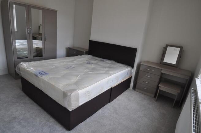 2 bed Apartment to rent Image 8