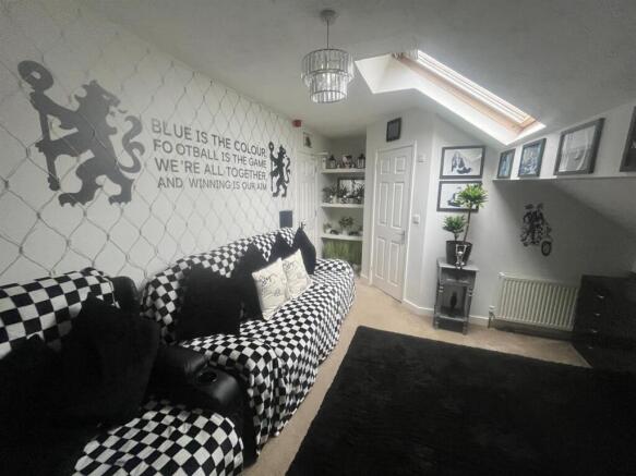 STUDIO SITTING ROOM