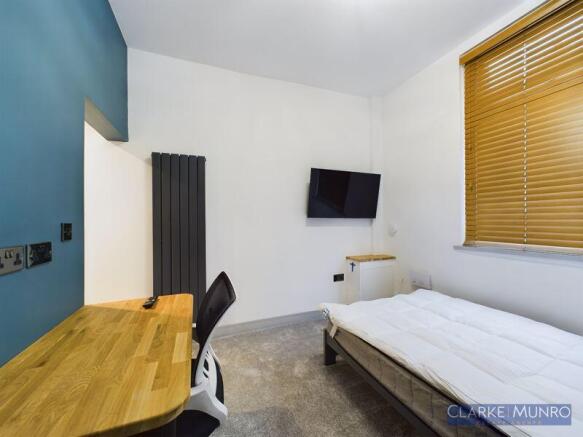 3 bed Terraced for sale Image 11