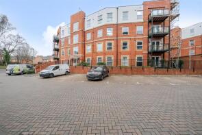 29, Edrich Grange, Crowthorne RG45 7FJ