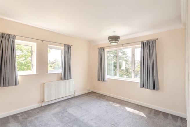 4 bed Detached for sale Image 8
