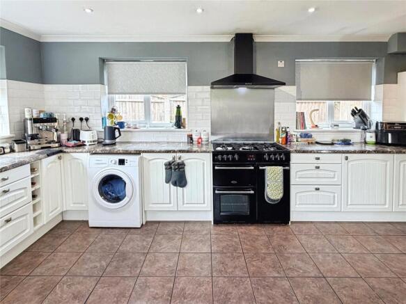 4 bed Semi-Detached for sale Image 10