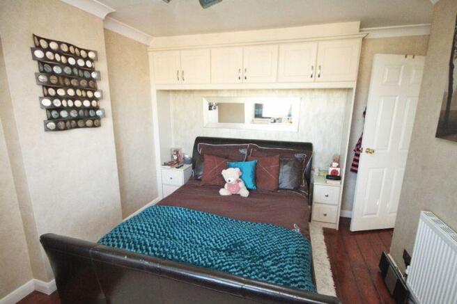 Bedroom 1 photo 2