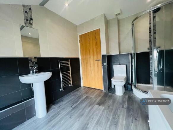 2 bed Flat to rent Image 6