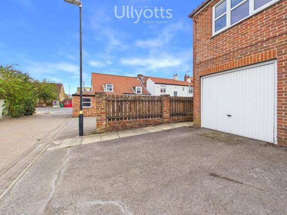 Garage and privat...