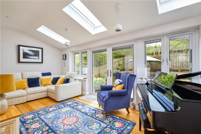 4 bed Semi-Detached for sale Image 5