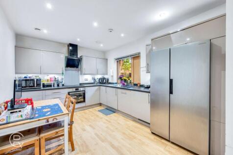 Alton Court, London, W7