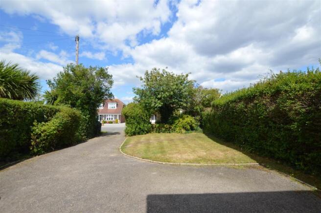 FRONT GARDEN