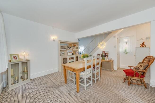 5 bed Detached for sale Image 12
