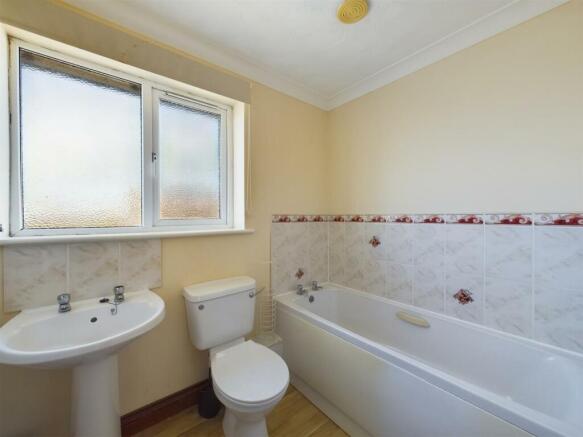 45 Gannel View Close Bathroom