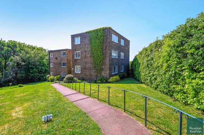 68 woodland court bn3 (2).jpg