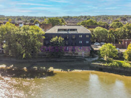 Flat 9, 69 Boatrace Court, Mortlake High Street, Mortlake, London SW14 8HL
