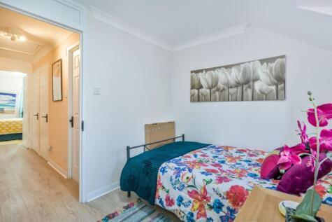 Hawthorn Place, Erith, DA8
