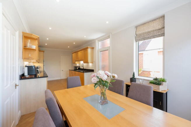 5 bed Detached for sale Image 7