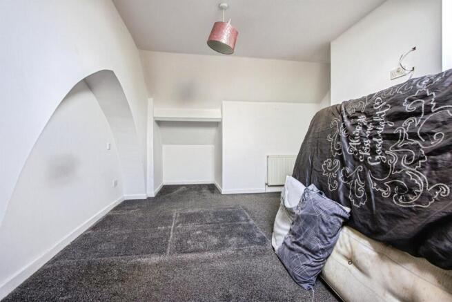 3 bed Terraced for sale Image 11