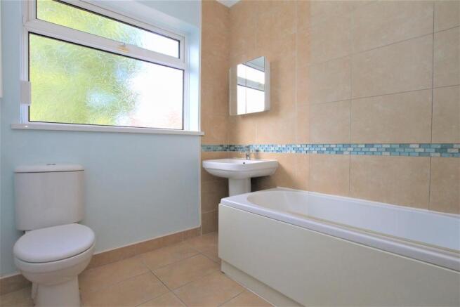 19 Rydal Road bath 1.JPG