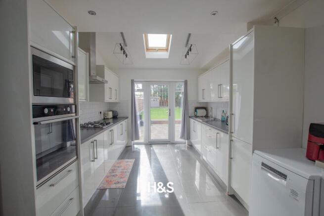 88 Brooklands Road -kitchen.jpg