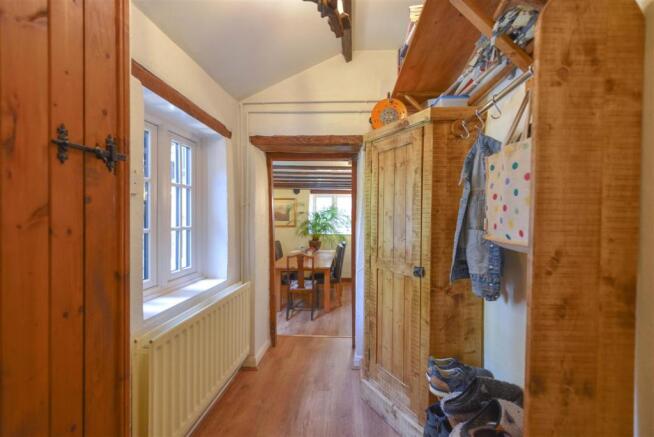 9382hallway.jpg