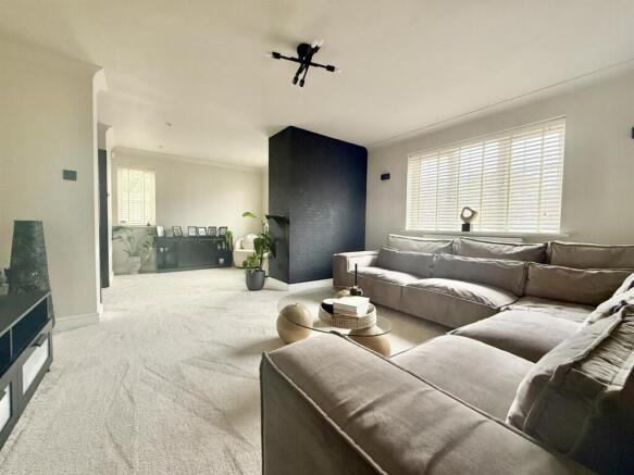 Lounge2.jpg
