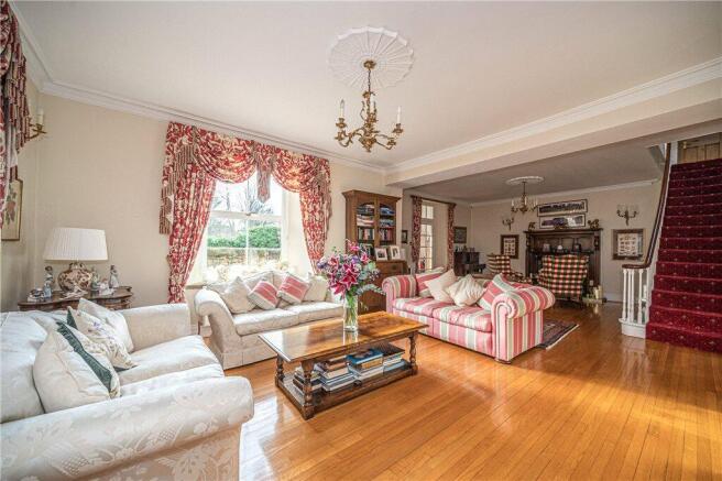 5 bed Detached for sale Image 11