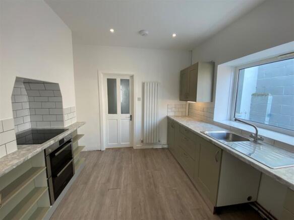 Morel 70 - kitchen.jpg
