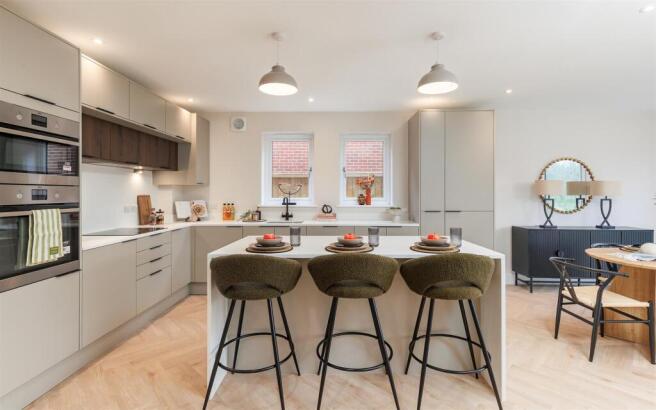 Kitchen & Breakfast Bar