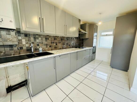 kitchen 2.jpg