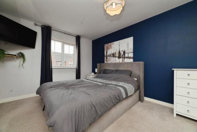 4 bed Detached for sale Image 8