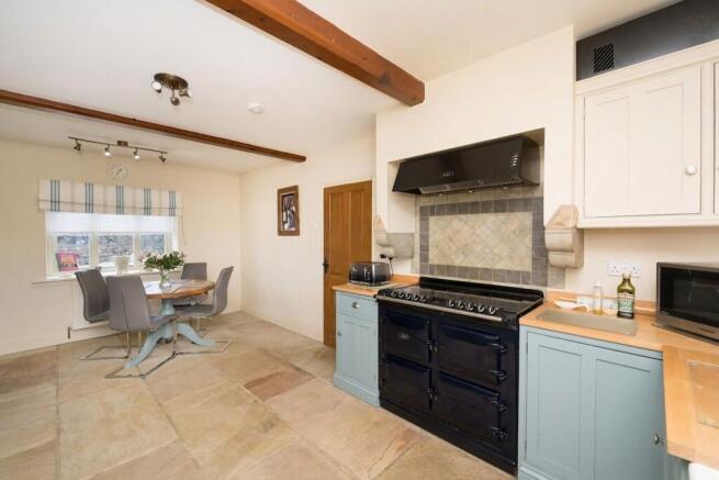 6 bed Detached for sale Image 8