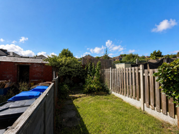 3 bed Terraced to rent Image 7