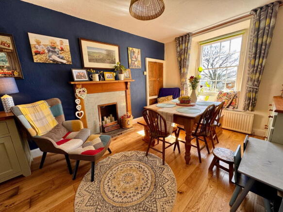 4 bed Detached for sale Image 7
