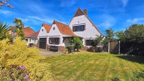 2, Lynn Grove, Gorleston, Great Yarmouth NR31 8AW