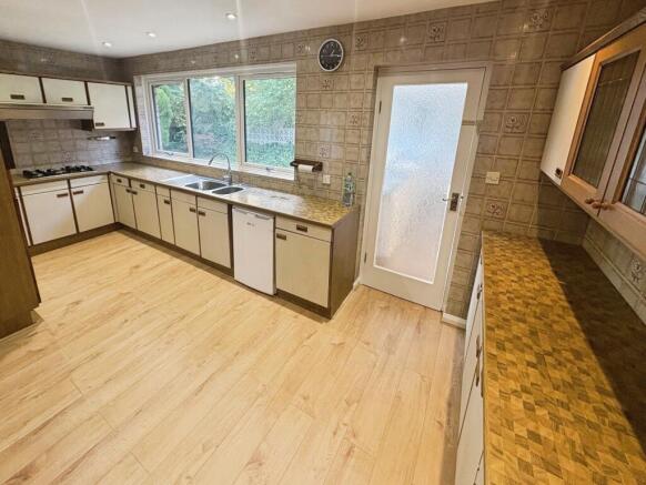 3 bed Bungalow to rent Image 4