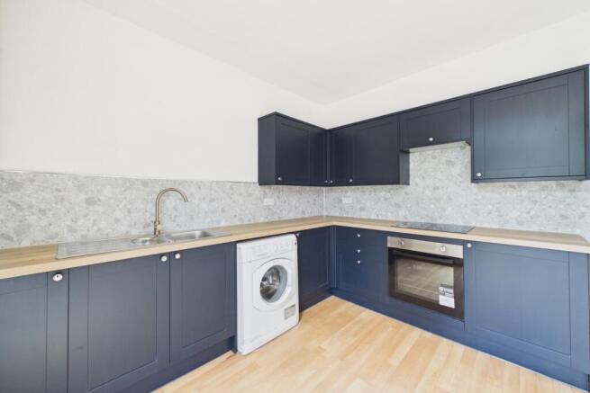 3 bed Terraced to rent Image 4
