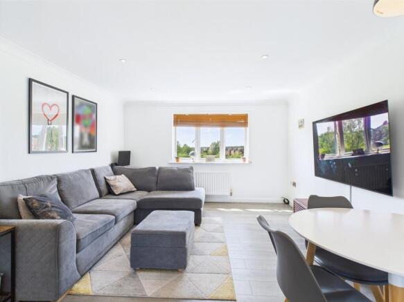 CAM01909G0-PR0341-STILL019