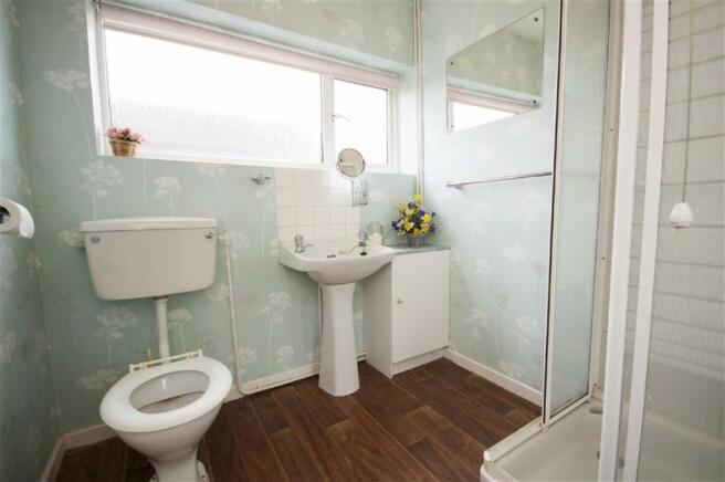GROUND FLOOR SHOWER 