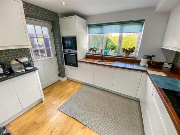 Kitchen (1).jpg