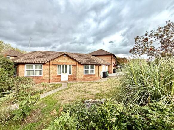 1-bed bungalow on Titchmarsh Court, Oldbrook, Milton Keynes, MK6, £250,000