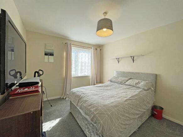 West Mailling Avenue  Bed 2.jpg