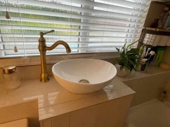 Bathroom..jpg
