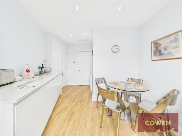 1 bed Apartment for sale Image 5