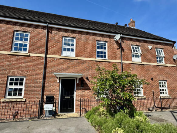 3 Bedroom House - mid terrace for Sale