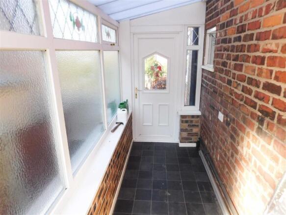 SIDE PORCH/SUN LOUNGE